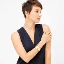 Versailles Collonade Hinged Bangle 9 Versailles Collonade Hinged Bangle -Brighton Store versailles collonade hinged bangle brushed gold 3